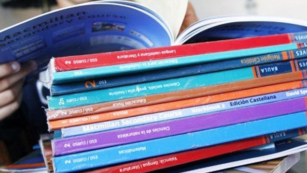 Los libros serán un 1,6% más caros en la vuelta al cole: cada familia gastará 198 euros de media Los libros serán un 1,6% más caros en la vuelta al cole: cada familia gastará 198 euros de media