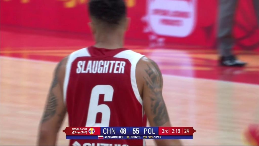 Ni el propio Slaughter se lo cree: Triple lejano del jugador polaco para aumentar la ventaja ante China