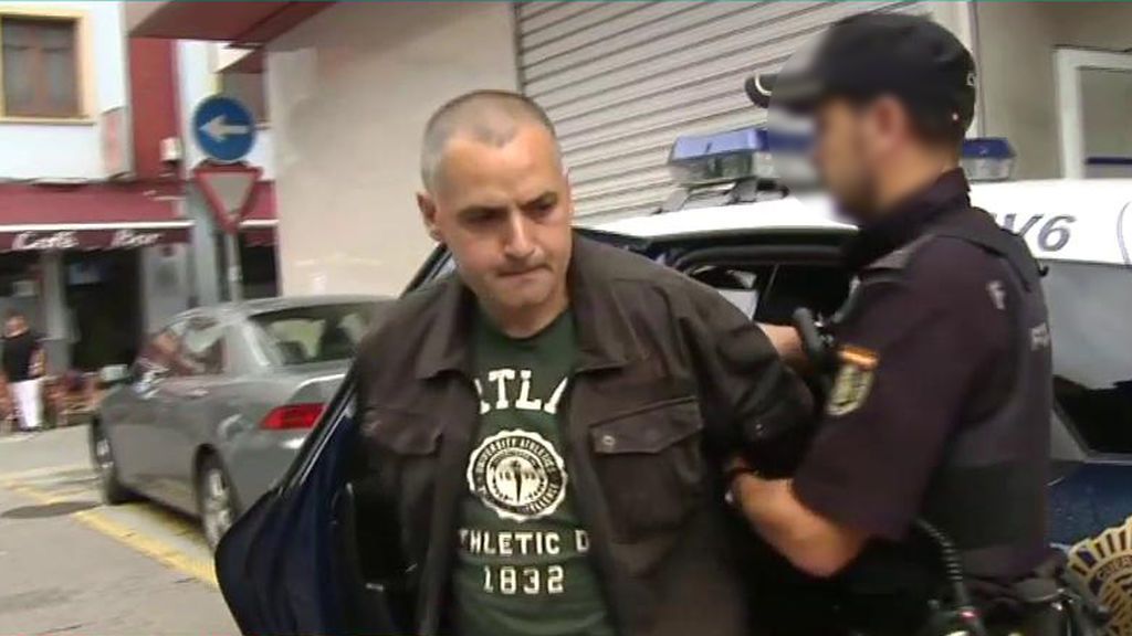 El asesino confeso de Iván Castro y la presunta inductora llegan al juzgado entre insultos