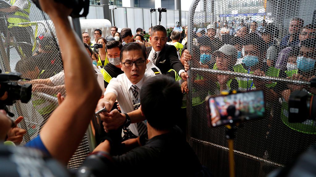 Los manifestantes toman Hong Kong pese a la represión china Los manifestantes toman Hong Kong pese a la represión china
