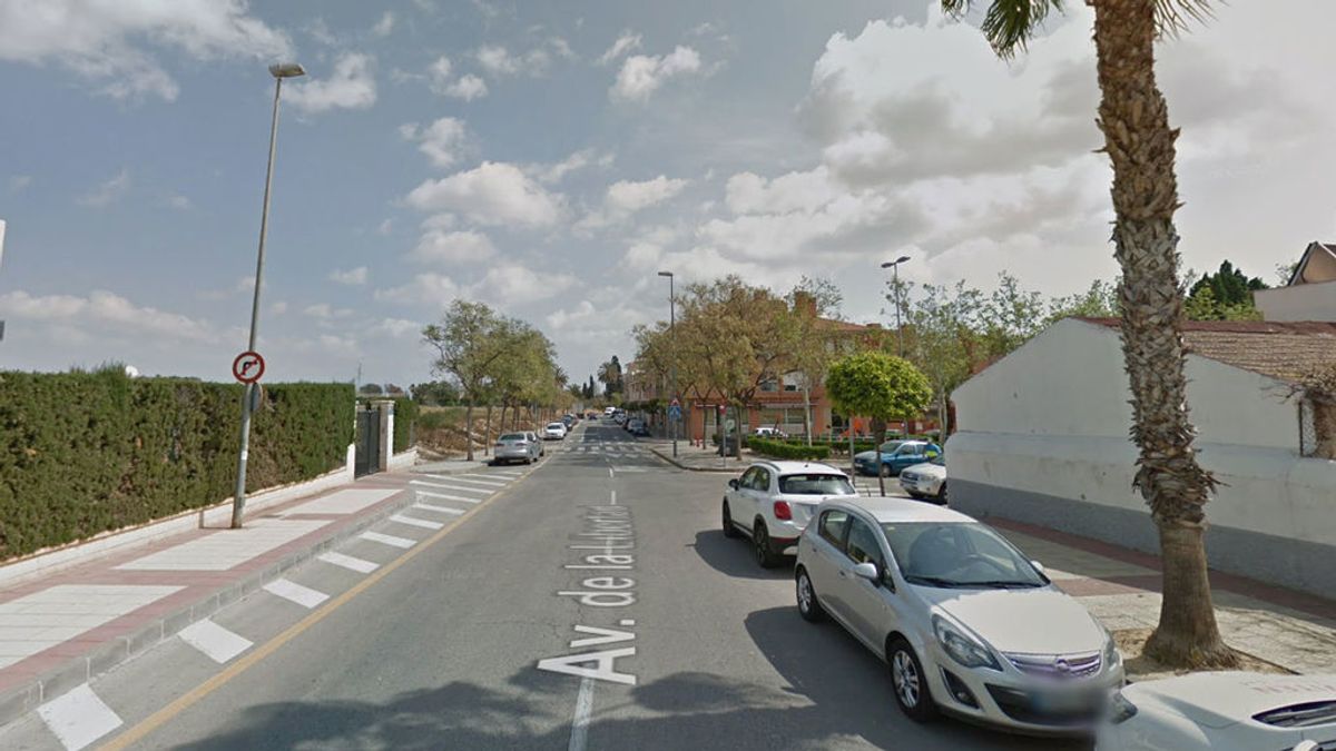 Dos hombres apuñalan en plena calle a una mujer en Murcia