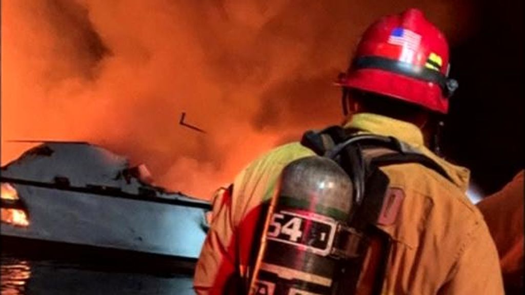 25 muertos y 9 desaparecidos tras el incendio de un barco en California 25 muertos y 9 desaparecidos tras el incendio de un barco en California