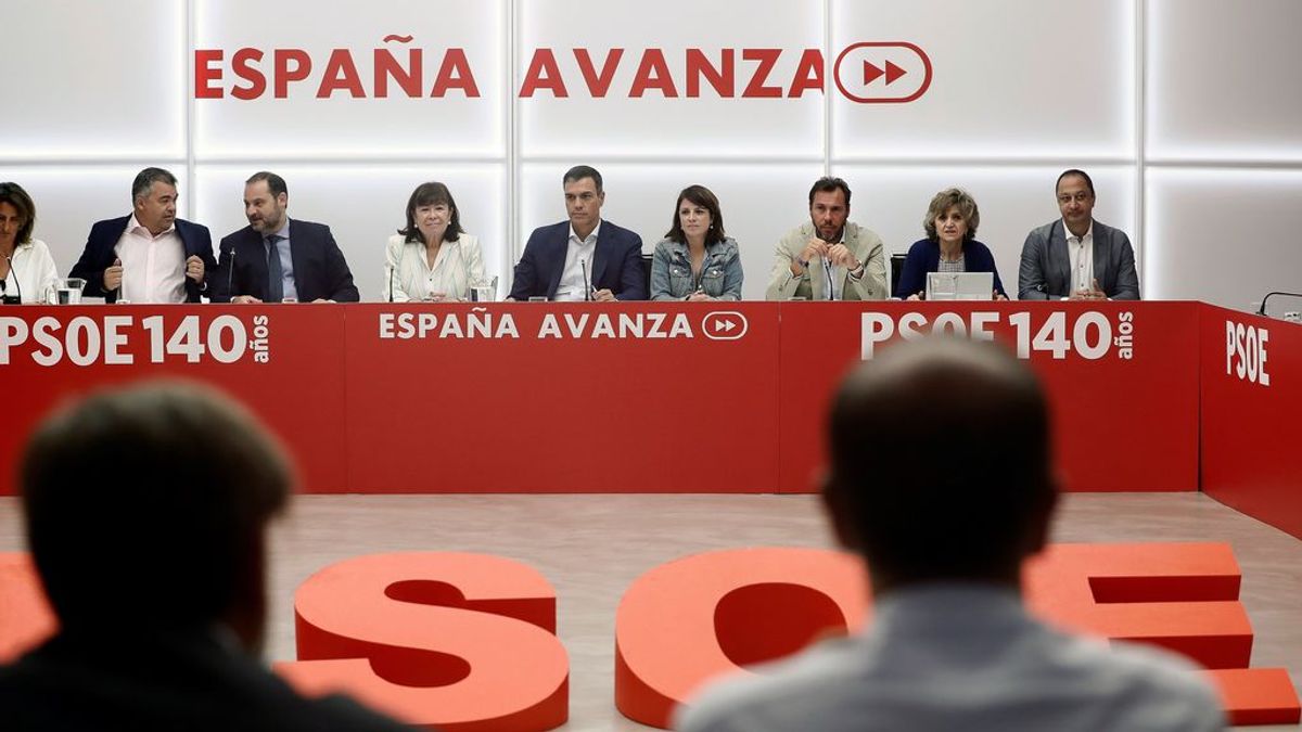 Otro brindis al sol: Sánchez ofrece cargos institucionales a Podemos pero le veta en el Consejo de Ministros