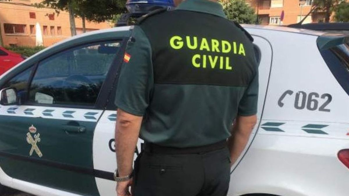 Mata presuntamente a puñaladas por la espalda a un hombre en Granada y logra huir