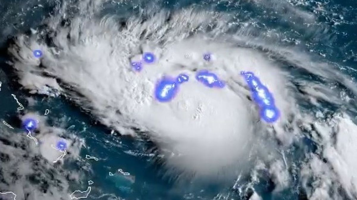 La brutalidad de Dorian vista desde los satélites: espectacular despliegue de luces en el ojo del huracán