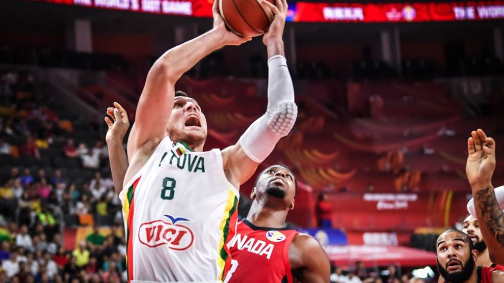 Lituania exhibe su poderío