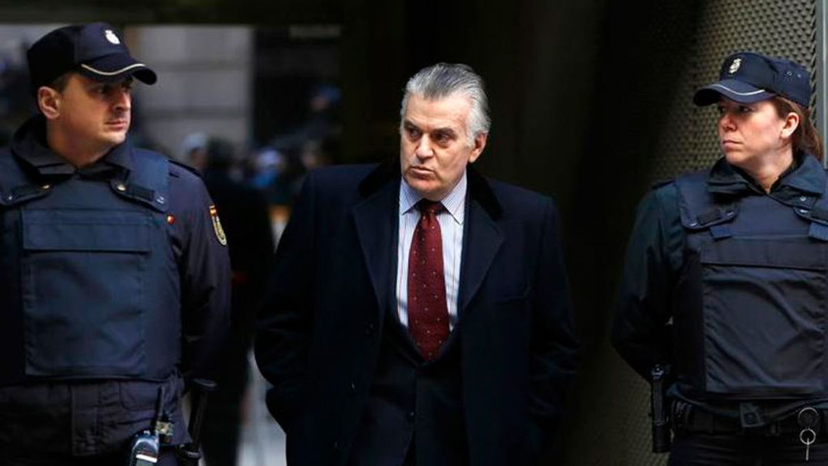 El PP exige a la izquierda que le pida perdón tras la absolución por los ordenadores de Bárcenas El PP exige a la izquierda que le pida perdón tras la absolución por los ordenadores de Bárcenas