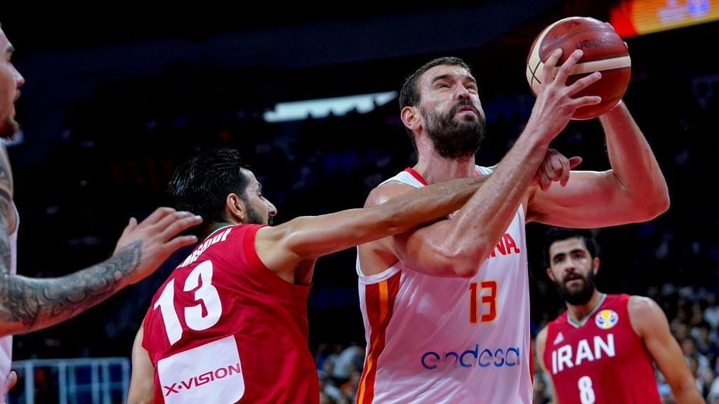 Los increíbles dos triples de Sergio Llull y Marc Gasol que salvaron el partido de España