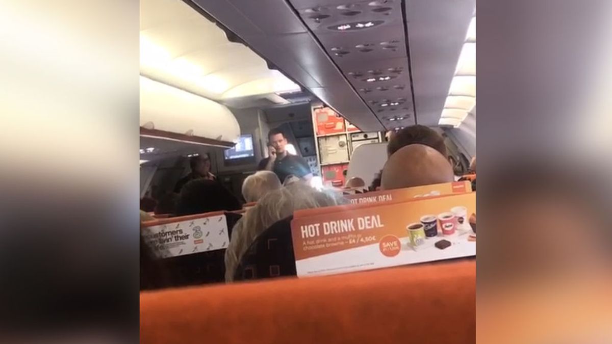 Un pasajero evita que cancelen su vuelo vacacional a Alicante poniéndose al mando del avión