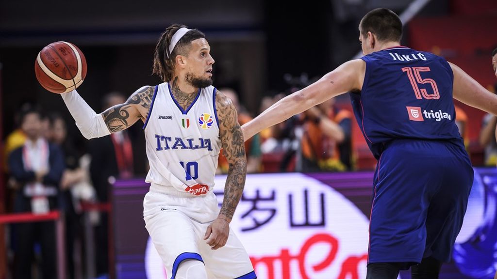 Descalificación o antideportiva: La polémica decisión del árbitro tras un codazo de Jokic a Hackett