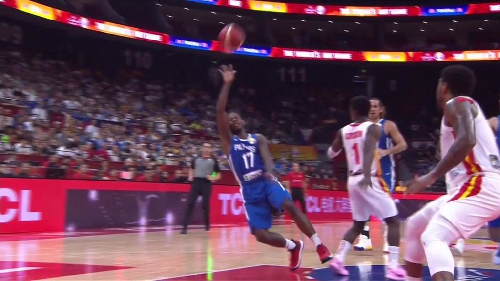 Perez protagoniza una de las canastas del torneo: Espectacular canasta sin mirar tras un giro sobre sí mismo