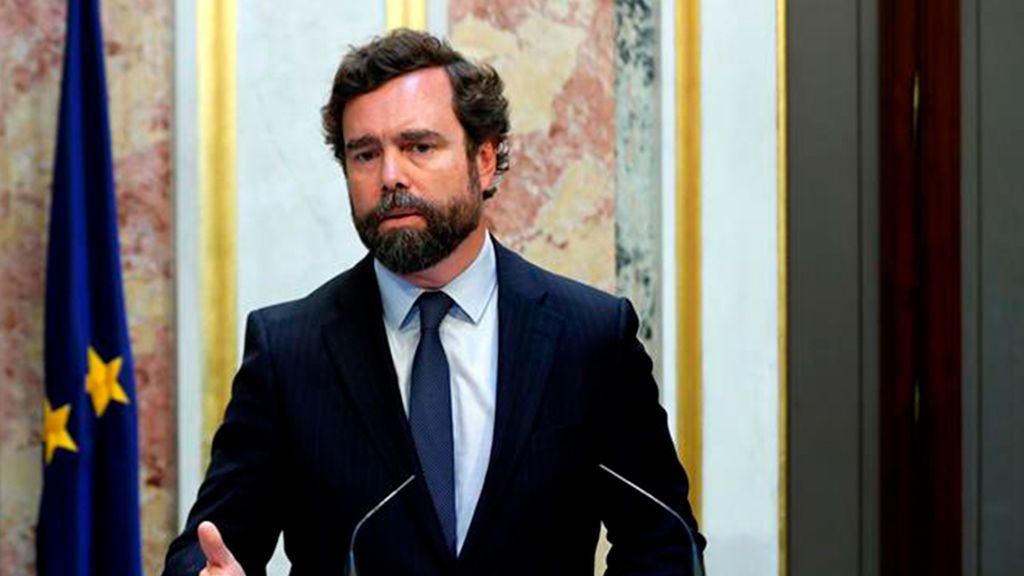 Saludo con la delegación iraní en el Congreso: VOX pide que se veten estas visitas y PSOE y Podemos dicen que no se se les informó de las condiciones Saludo con la delegación iraní en el Congreso: VOX pide que se veten estas visitas y PSOE y Podemos dicen que no se se les informó de las condiciones