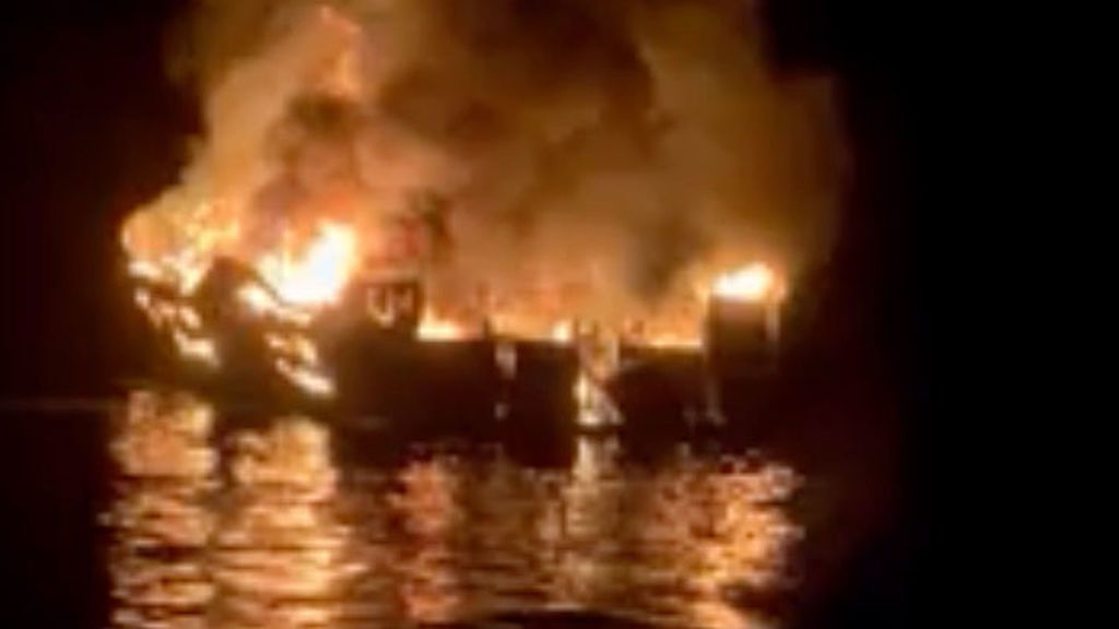 Las espectaculares imágenes del trágico incendio del barco de recreo de California