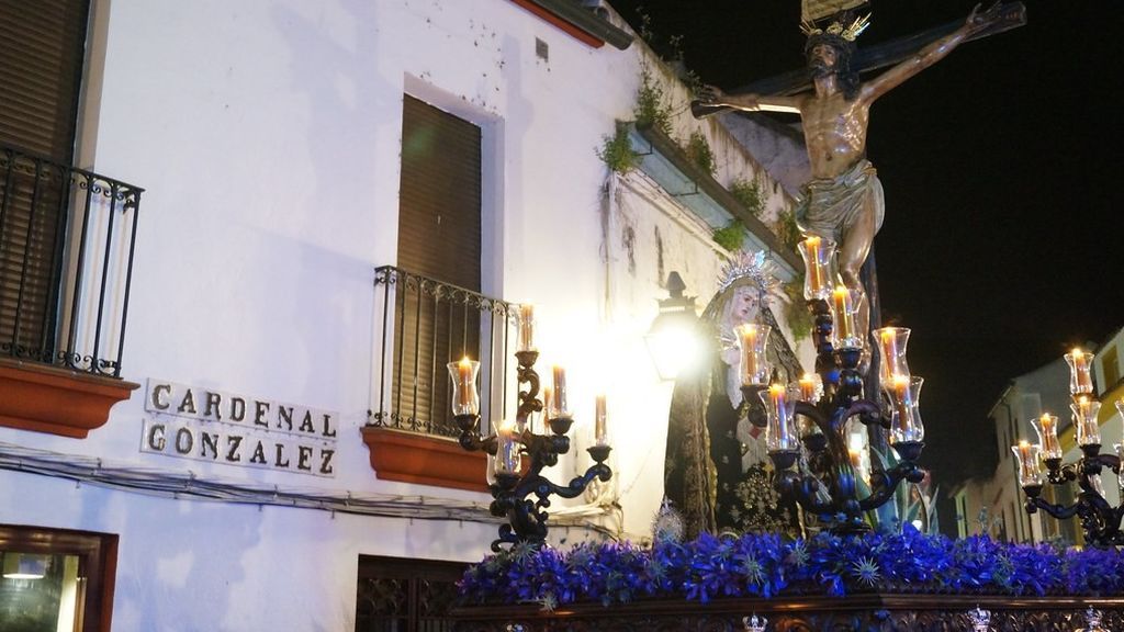 Procesión recorre las calles de Córdoba Procesión recorre las calles de Córdoba