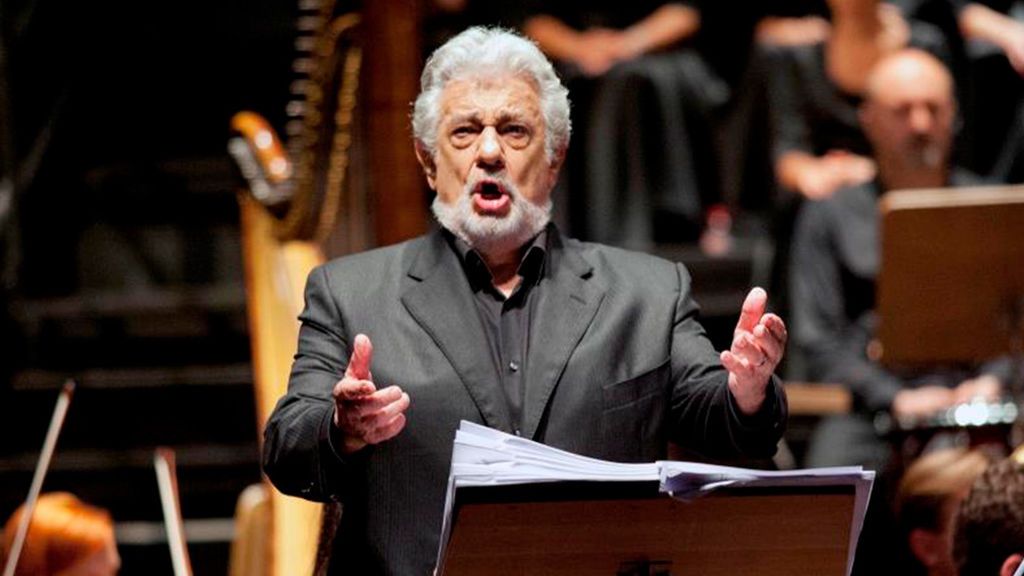 El Teatro Real y la Ópera de Viena mantienen a Plácido Domingo, pese a las últimas acusaciones por acoso El Teatro Real y la Ópera de Viena mantienen a Plácido Domingo, pese a las últimas acusaciones por acoso