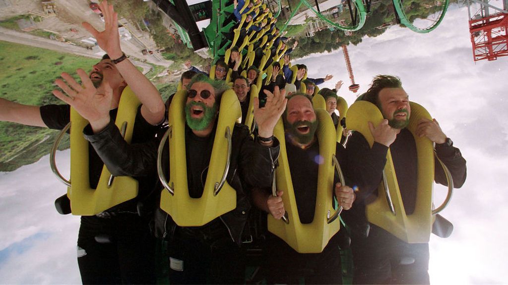 Coge al vuelo un móvil que perdió un extraño en plena atracción de Port Aventura Coge al vuelo un móvil que perdió un extraño en plena atracción de Port Aventura