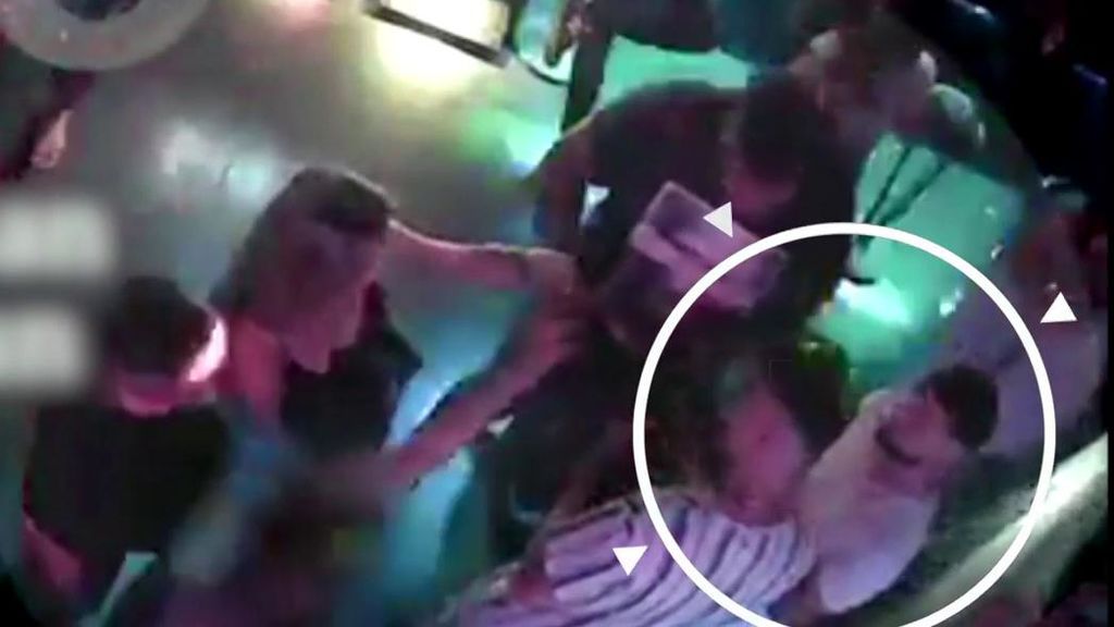 Las imágenes del apuñalamiento en la discoteca de Barcelona