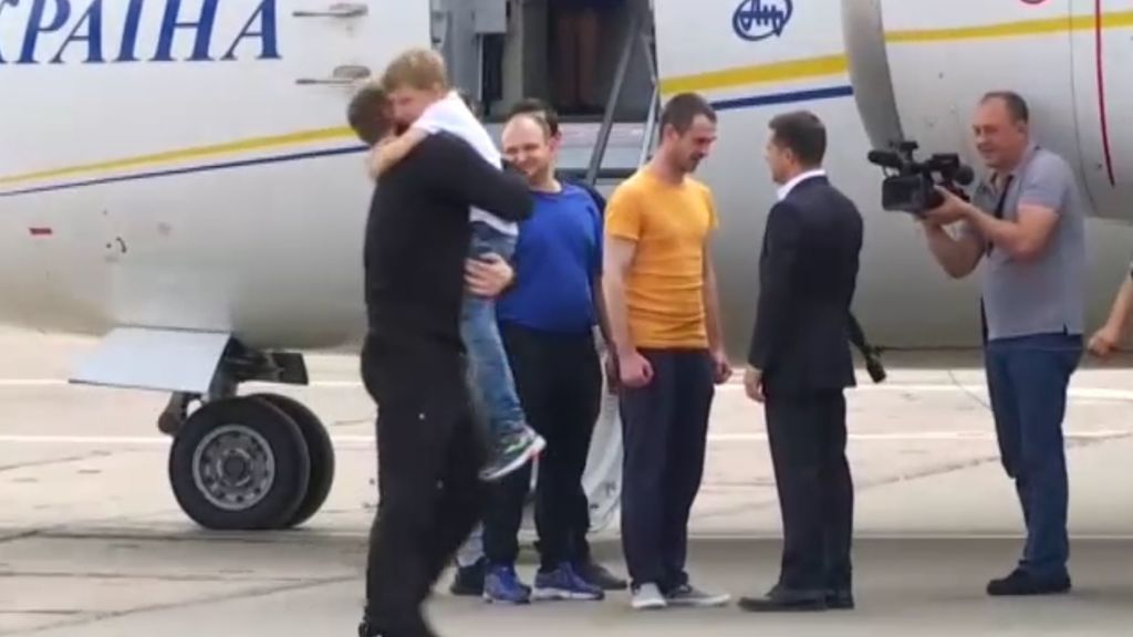 Llegan a Ucrania 35 presos liberados por Rusia tras un intercambio de prisioneros