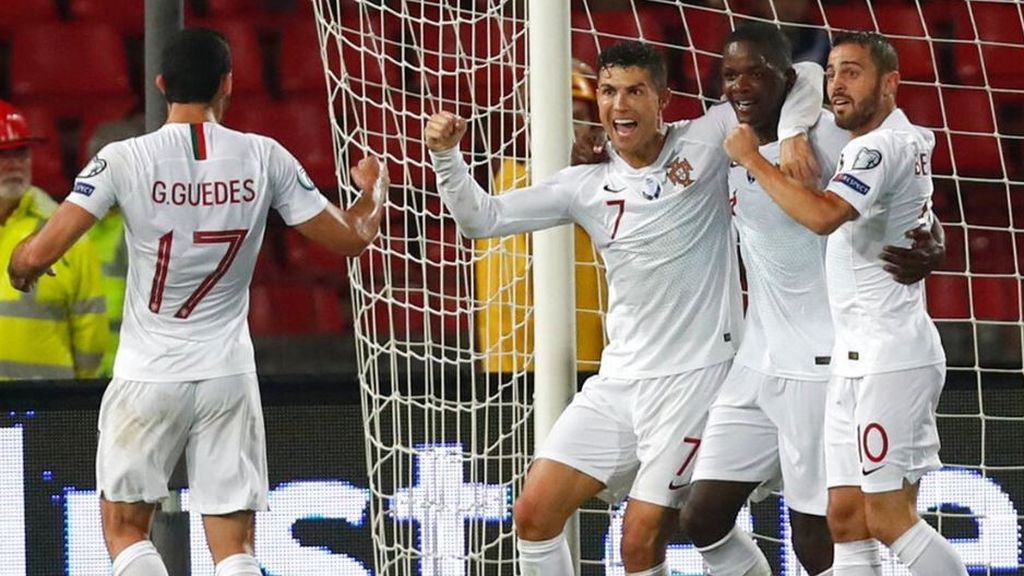 Guedes marca un auténtico golazo tras una gran jugada de asociación de Portugal (0-2)