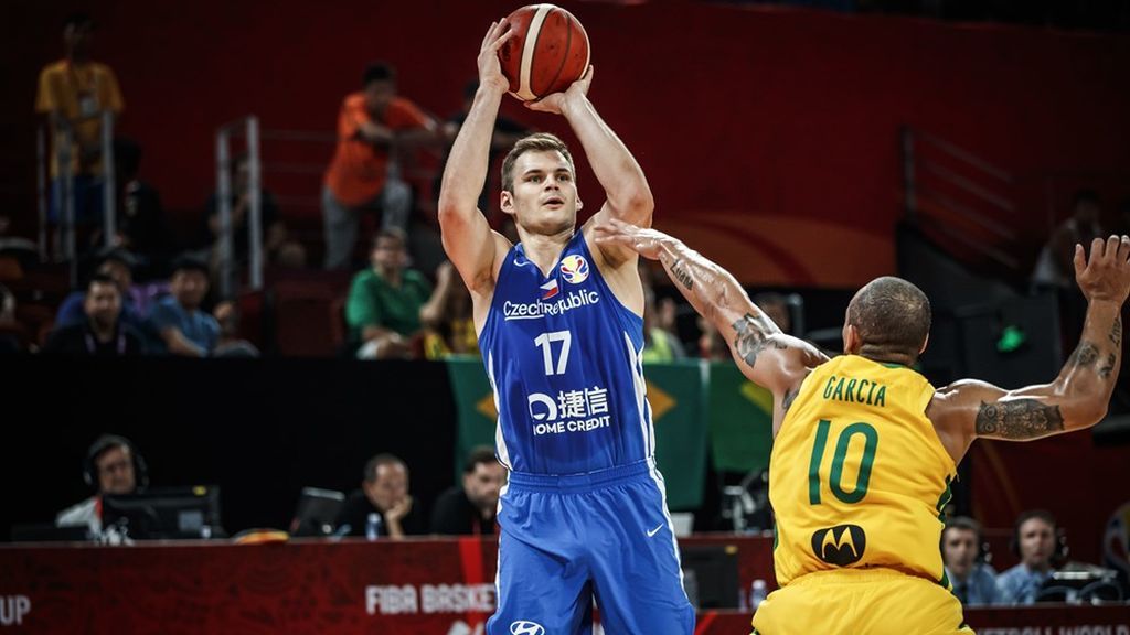 Satoransky y Balvin impulsan a los checos ante Brasil