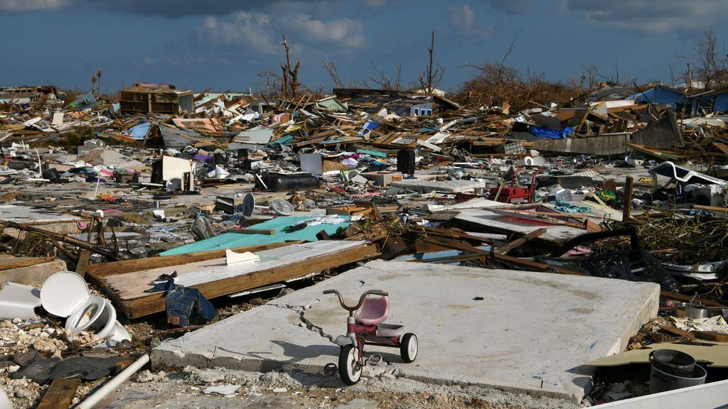 Las islas Abaco, borradas del mapa y sus supervivientes se quedan con la única opción: evacuar
