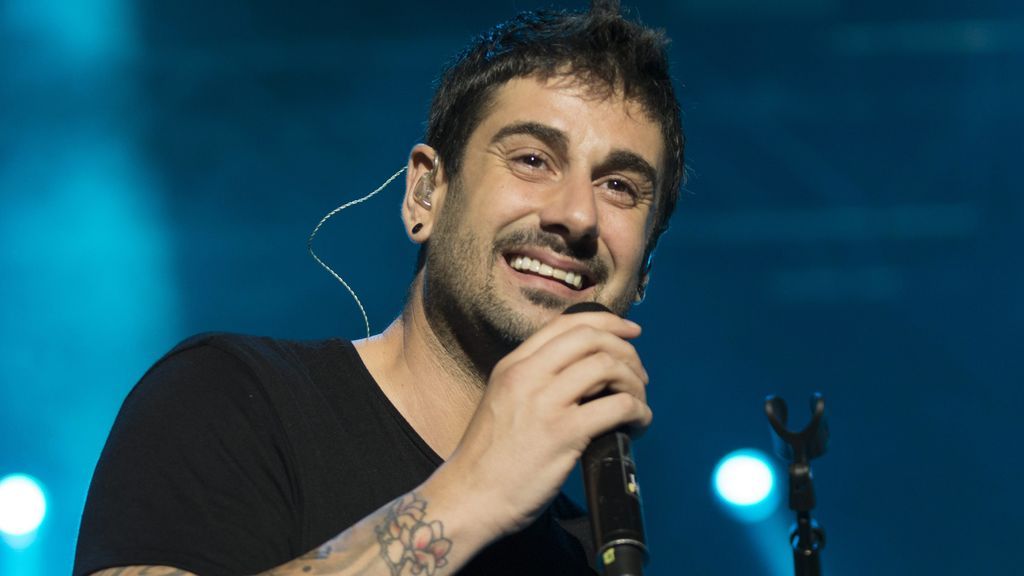 Chándal estampado de 1000 euros: todo sobre el segundo look de boda de Melendi