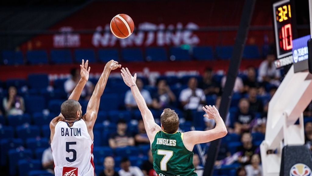 Francia y Australia se marchan con igualdad en el marcador tras los 13 puntos de Mills y Fournier