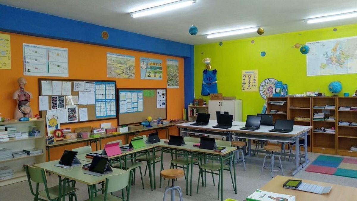 En la escuela unitaria de Sarreaus cuentan con una snappet y una tablet para cada alumno En la escuela unitaria de Sarreaus cuentan con una snappet y una tablet para cada alumno