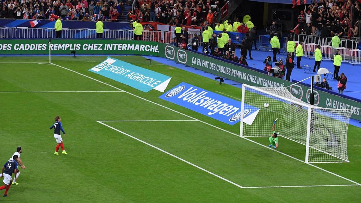 La escusa de Griezmann tras fallar un penalti con Francia: "Fallé porque mi mujer no me estaba viendo" La escusa de Griezmann tras fallar un penalti con Francia: "Fallé porque mi mujer no me estaba viendo"