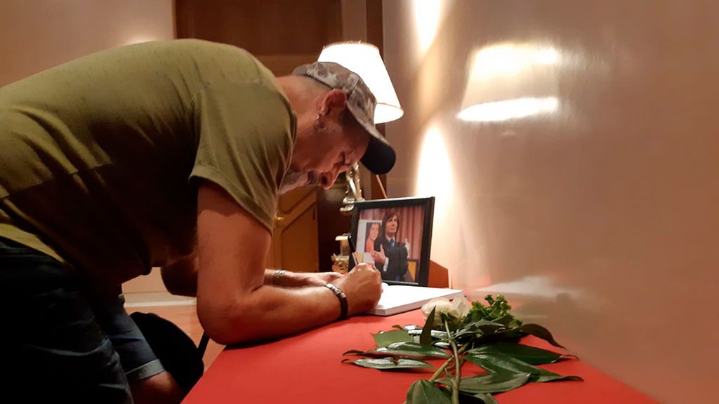 190909-CUL-FIRMA-LIBRO-CONDOLENCIAS