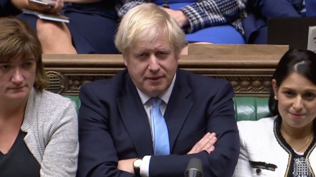 Johnson cierra el Parlamento, pero se resigna a un Brexit con acuerdo