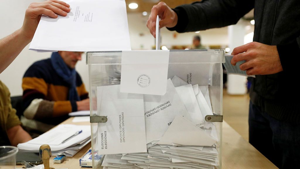 La derecha diseña ya sus lemas electorales por si hay elecciones La derecha diseña ya sus lemas electorales por si hay elecciones