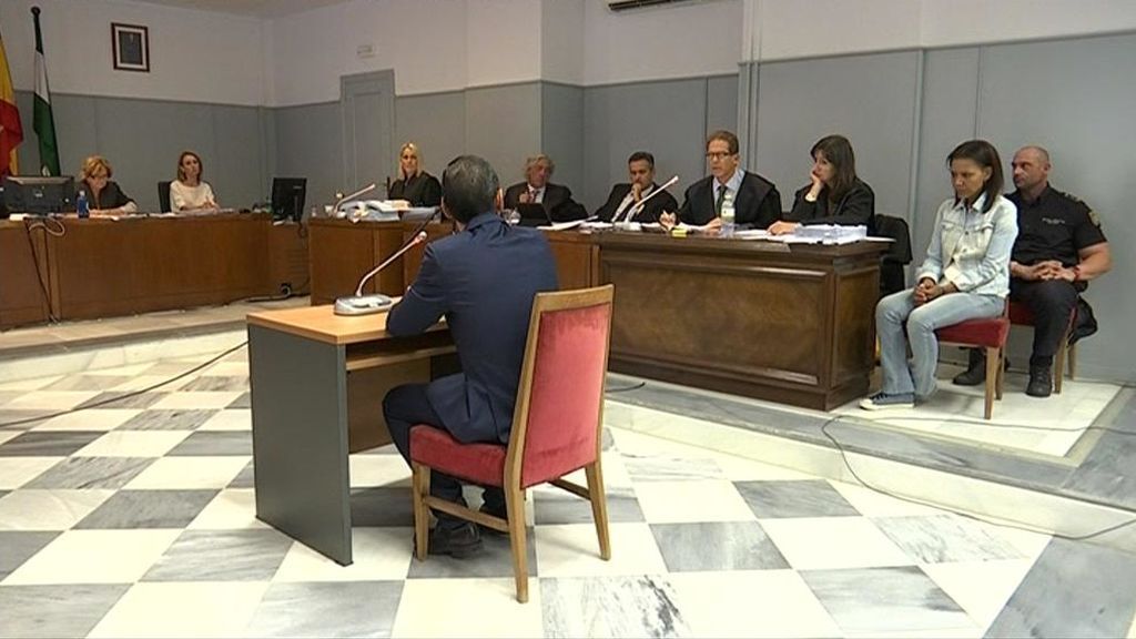 Ana Julia se empeñó en señalar a su expareja pero la camiseta le delató Ana Julia se empeñó en señalar a su expareja pero la camiseta le delató