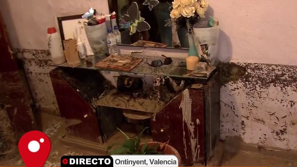 La dueña de una casa en Ontinyent: "Hemos estado toda la noche quitando agua, no hemos dormido"