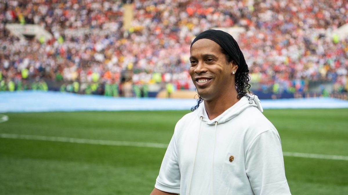 Ronaldinho tendrá que pagar alrededor del millón y medio de euros para recuperar su pasaporte Ronaldinho tendrá que pagar alrededor del millón y medio de euros para recuperar su pasaporte