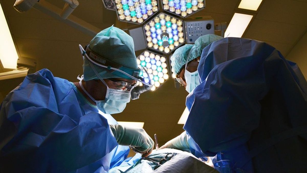 Cirujanos zimbabuenses extirpan el quite más grande del mundo