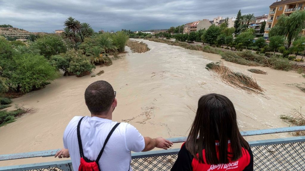 Alerta histórica por gota fría: imágenes del devastador temporal que anega Alicante y Murcia