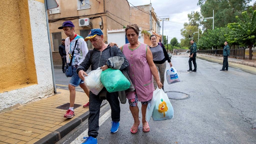 Alerta histórica por gota fría: imágenes del devastador temporal que anega Alicante y Murcia
