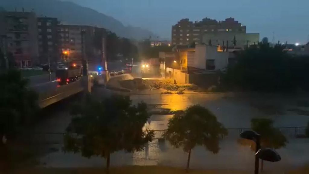 El río segura se desborda a su paso por Orihuela