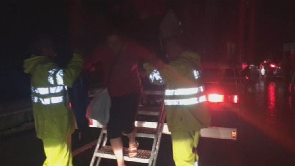 Rescates al límite: Los equipos de salvamento han trabajado toda la noche