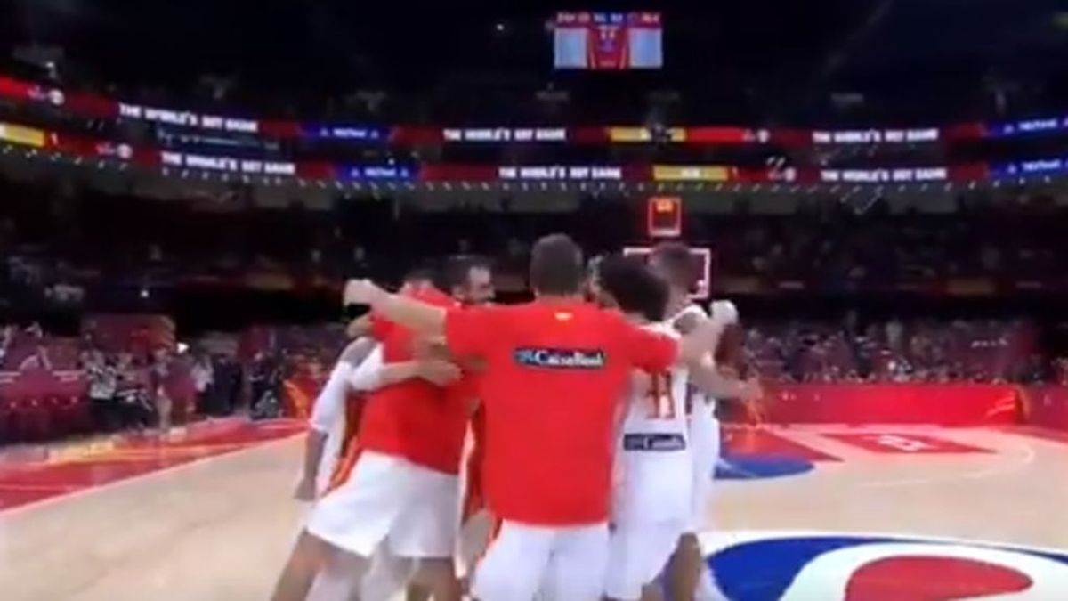 ¡Vértigo hasta el último segundo! : así ha vivido Sánchez el agónico pase a la final de España en baloncesto