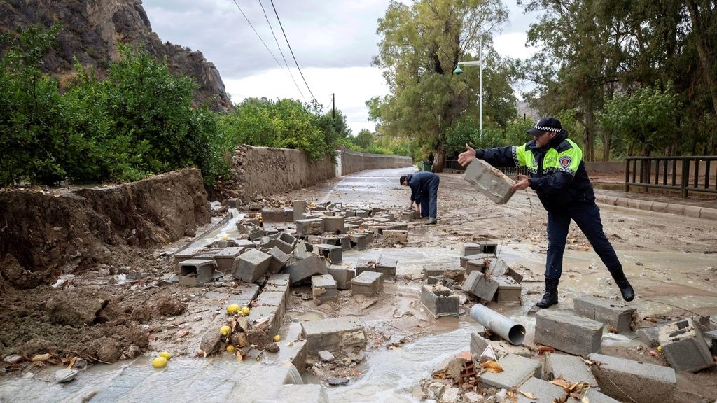 Alerta histórica por gota fría: imágenes del devastador temporal que anega Alicante y Murcia