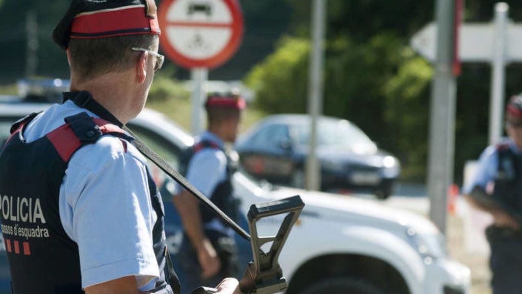 Buscan a cinco personas huidas y cargadas con subfusiles tras un tiroteo en Figueres que deja tres heridos Buscan a cinco personas huidas y cargadas con subfusiles tras un tiroteo en Figueres que deja tres heridos