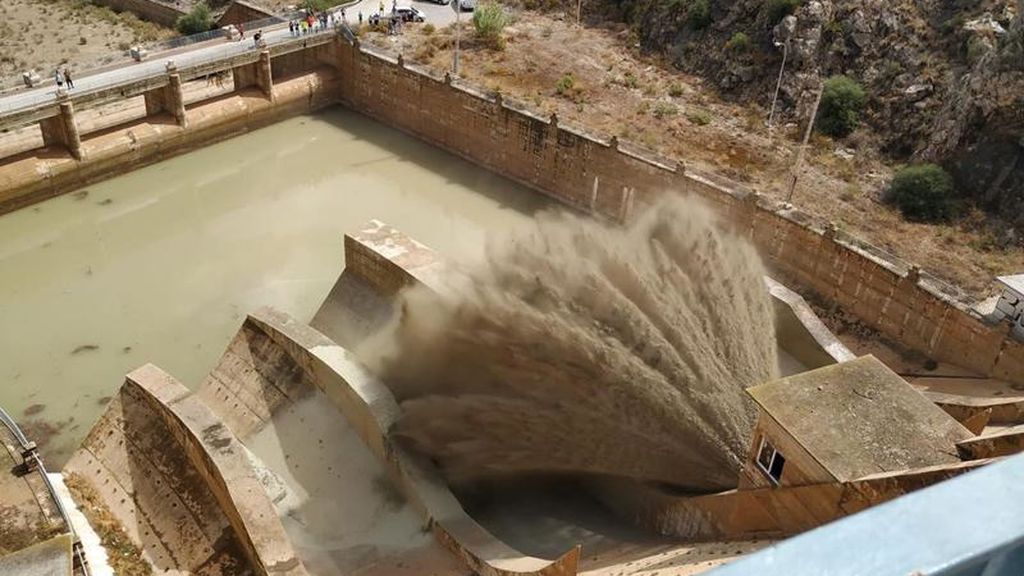 Se libera agua de la presa de Santomera, cerca de Murcia