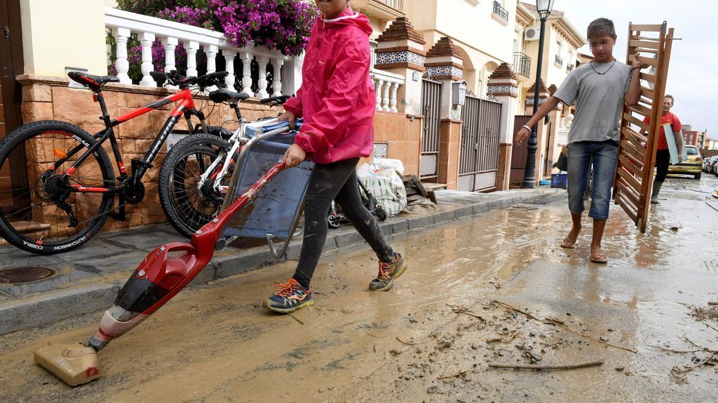 Solidaridad y tragedia: Las dos caras de la devastadora gota fría en imágenes