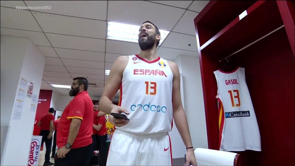 Scariolo se rinde a Marc Gasol en el vestuario de España: “Es muy importante, él nos acerca tanto"