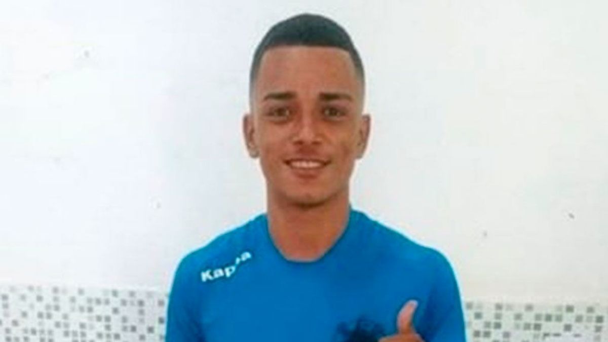 Un futbolista brasileño de 21 años es asesinado a puñaladas por un hombre que acosó a su novia Un futbolista brasileño de 21 años es asesinado a puñaladas por un hombre que acosó a su novia