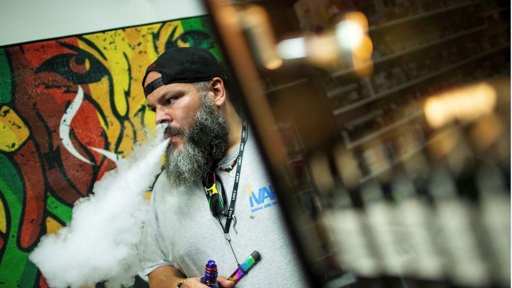 Nueva York también prohíbe los cigarros electrónicos para jóvenes Nueva York también prohíbe los cigarros electrónicos para jóvenes