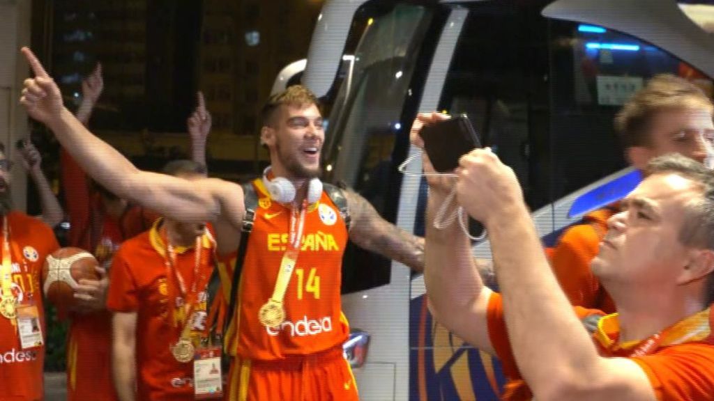 Los campeones del mundo de baloncesto, rumbo a España