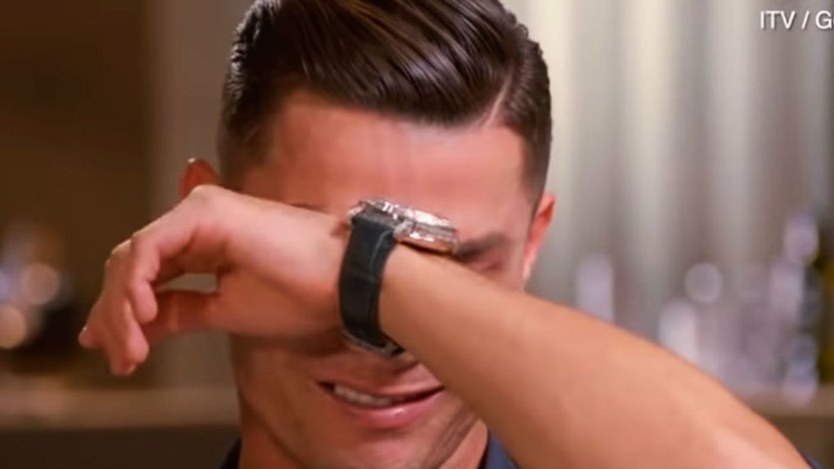 Cristiano rompe a llorar en TV al ver un vídeo inédito de su padre